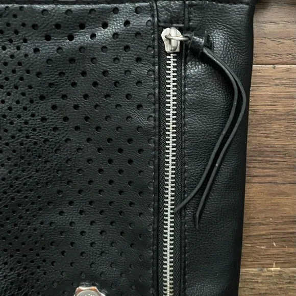 FIORELLI- Black Crossbody Purse| Adjustable Strap | Zip Pockets - Picture 6 of 14